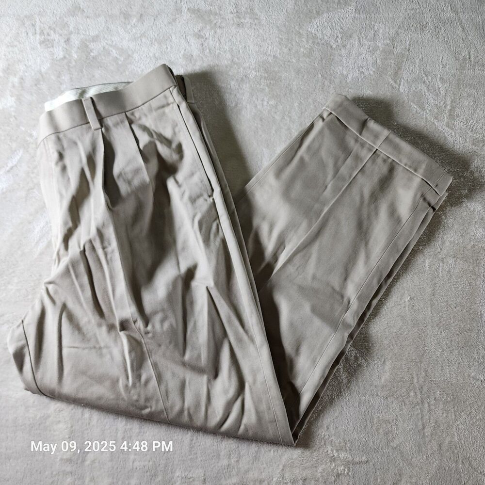 LL Bean Pants Men's Size 36 Dress Chino Beige Pleated Cuffed Slash Pockets Zip